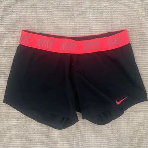NIKE SHORTS